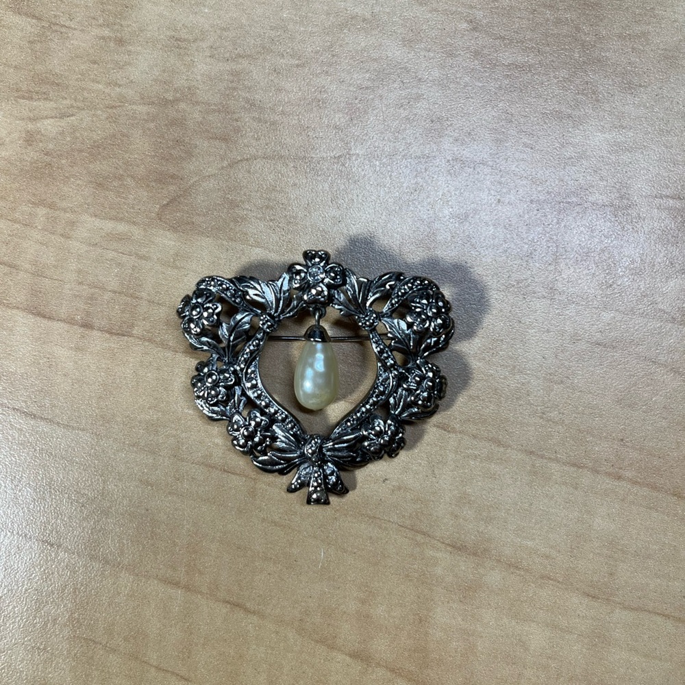 Vintage Avon romantic brooch pin silver tone floral frame with pearl dangle